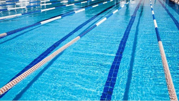 聚合氯化铝在处理泳池水中的作用和优点