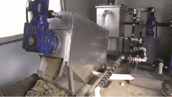 污水处理厂的叠螺污泥脱水机使用聚丙烯酰胺原理